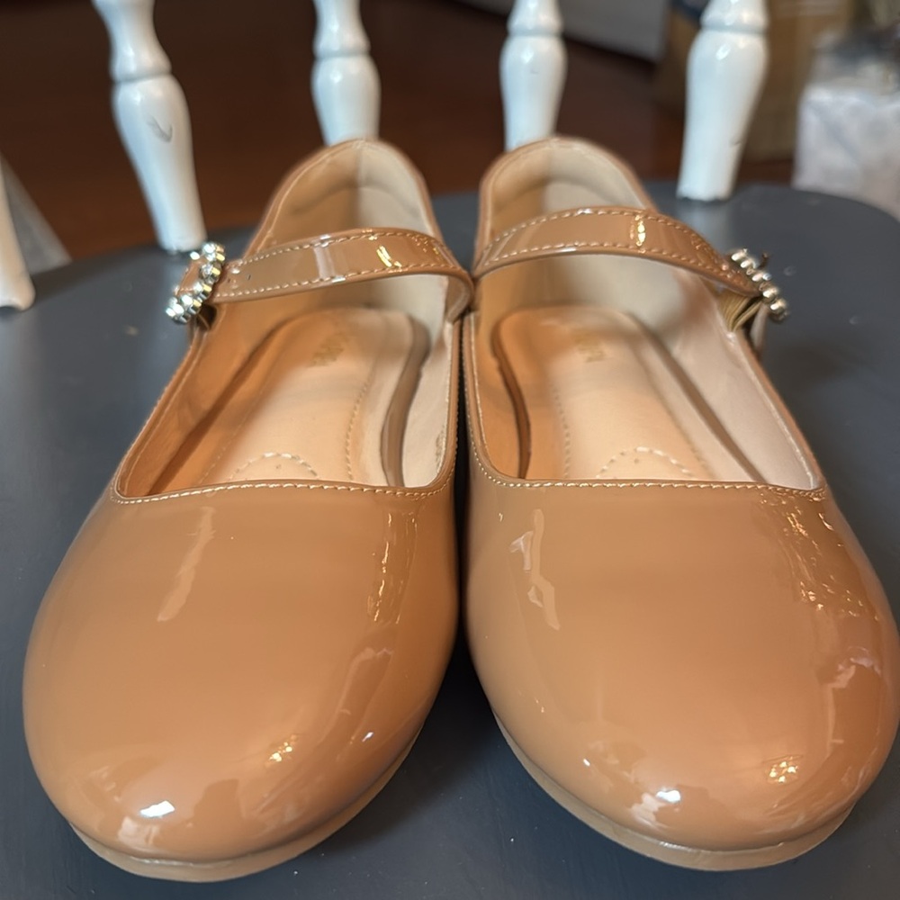 Tan patent Maryjanes - Picture 3 of 11